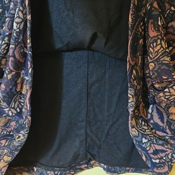 Evereve Amora Ruched Dark Floral Mesh Top Sheer Sleeve V-neck Size Medium - Picture 10 of 13